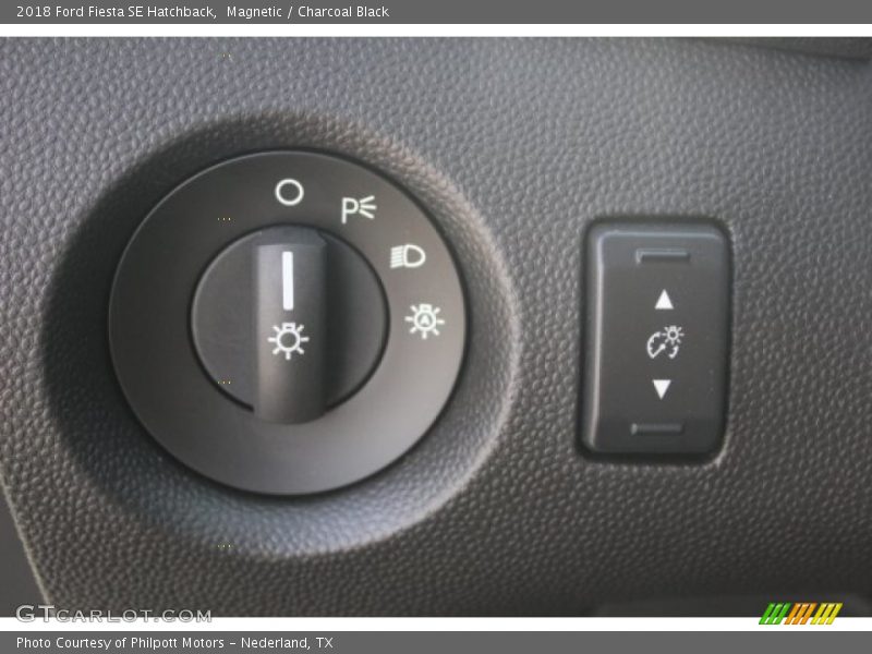 Magnetic / Charcoal Black 2018 Ford Fiesta SE Hatchback