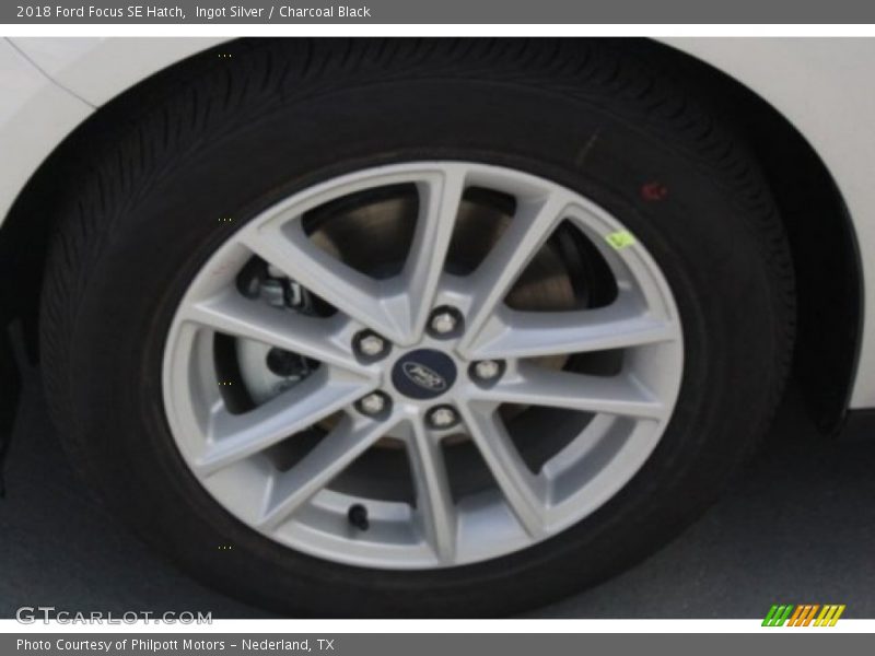Ingot Silver / Charcoal Black 2018 Ford Focus SE Hatch