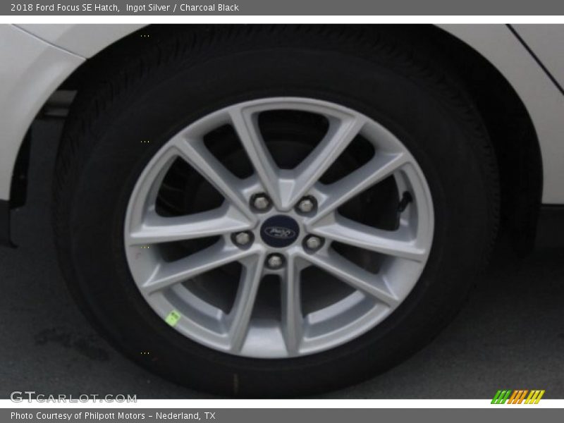 Ingot Silver / Charcoal Black 2018 Ford Focus SE Hatch