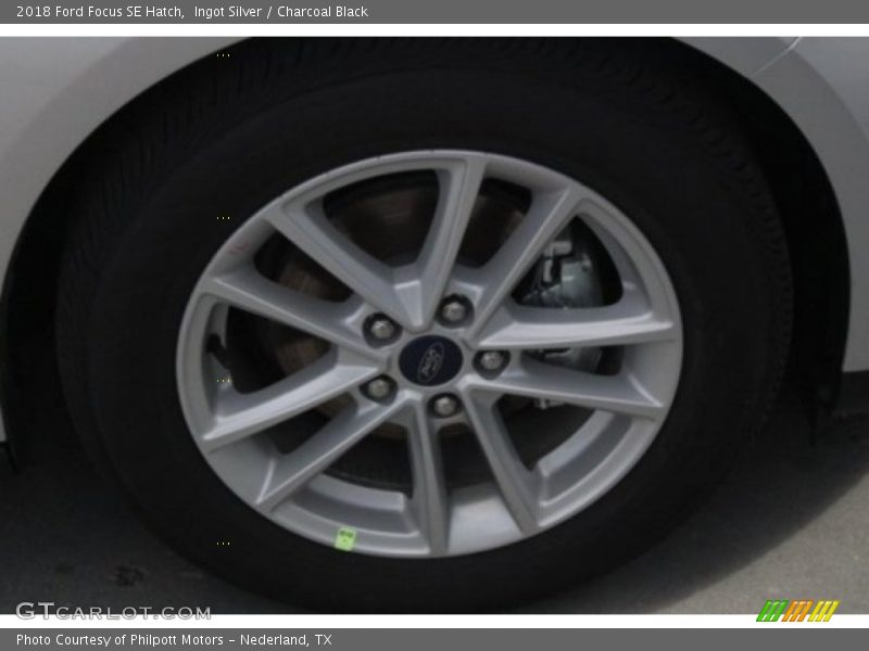 Ingot Silver / Charcoal Black 2018 Ford Focus SE Hatch