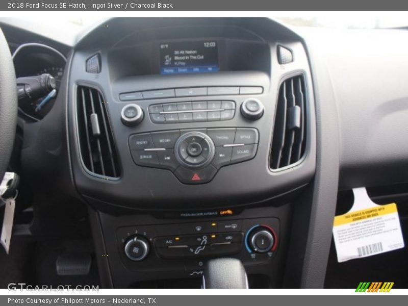 Ingot Silver / Charcoal Black 2018 Ford Focus SE Hatch