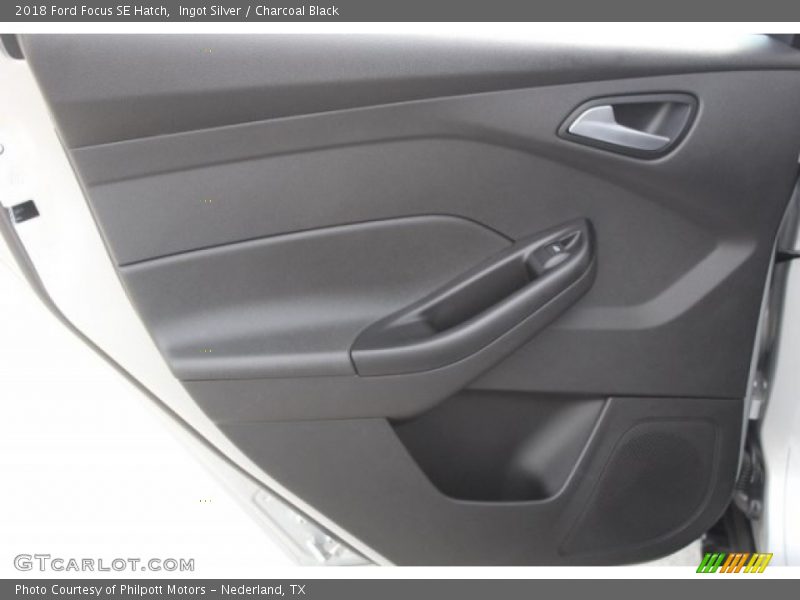 Ingot Silver / Charcoal Black 2018 Ford Focus SE Hatch