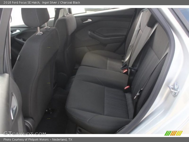 Ingot Silver / Charcoal Black 2018 Ford Focus SE Hatch