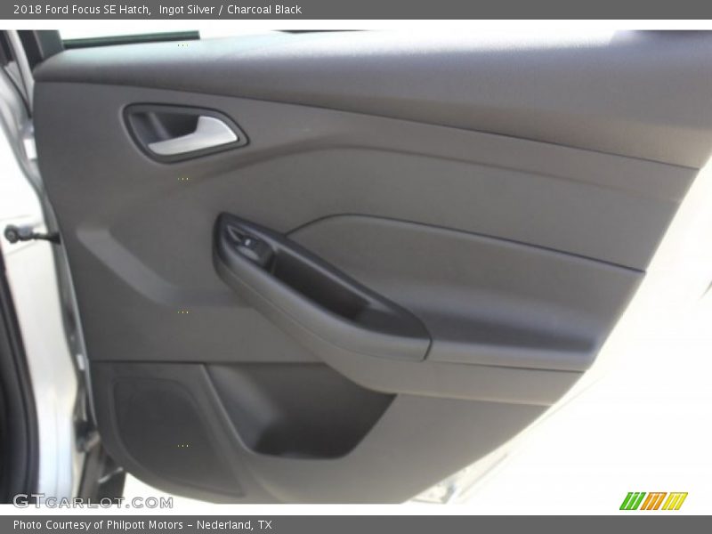 Ingot Silver / Charcoal Black 2018 Ford Focus SE Hatch