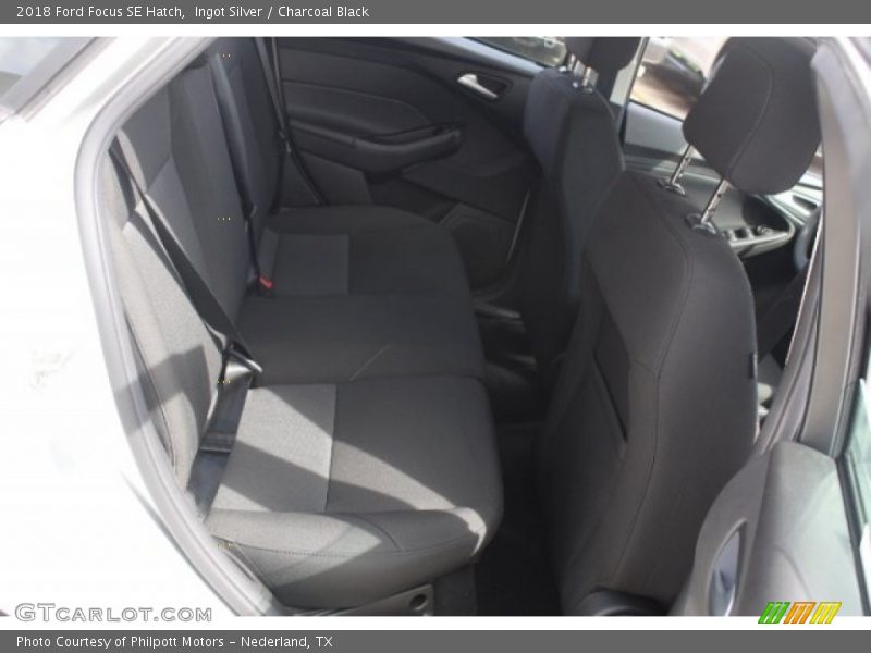 Ingot Silver / Charcoal Black 2018 Ford Focus SE Hatch