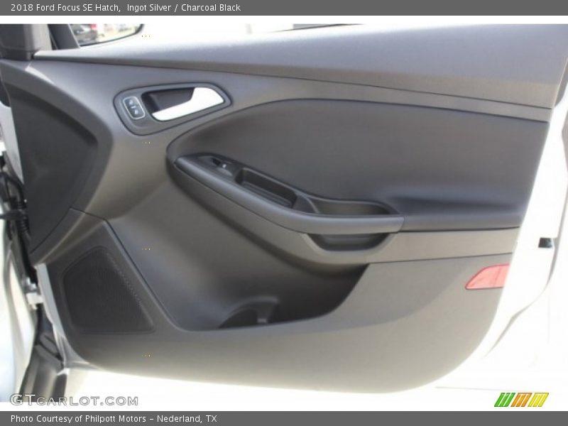 Ingot Silver / Charcoal Black 2018 Ford Focus SE Hatch