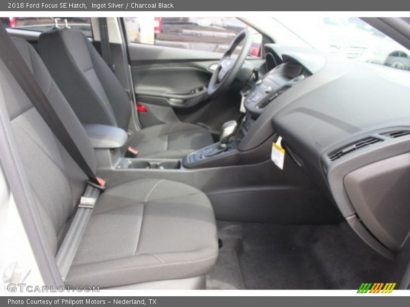 Ingot Silver / Charcoal Black 2018 Ford Focus SE Hatch