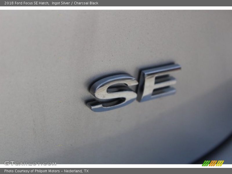 Ingot Silver / Charcoal Black 2018 Ford Focus SE Hatch