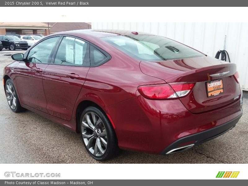 Velvet Red Pearl / Black 2015 Chrysler 200 S