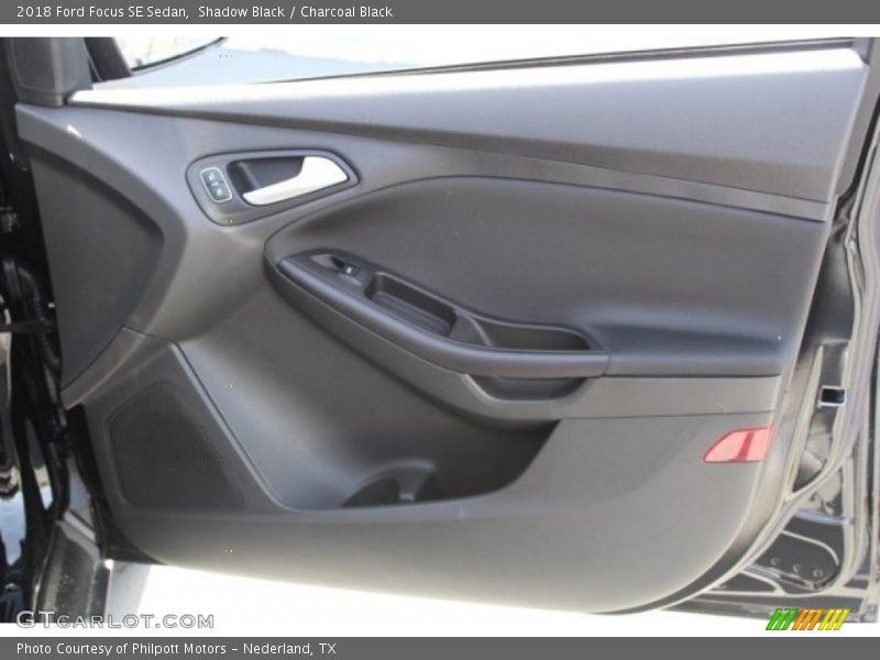 Shadow Black / Charcoal Black 2018 Ford Focus SE Sedan