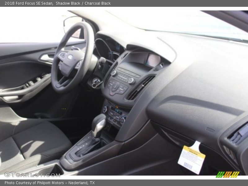 Shadow Black / Charcoal Black 2018 Ford Focus SE Sedan