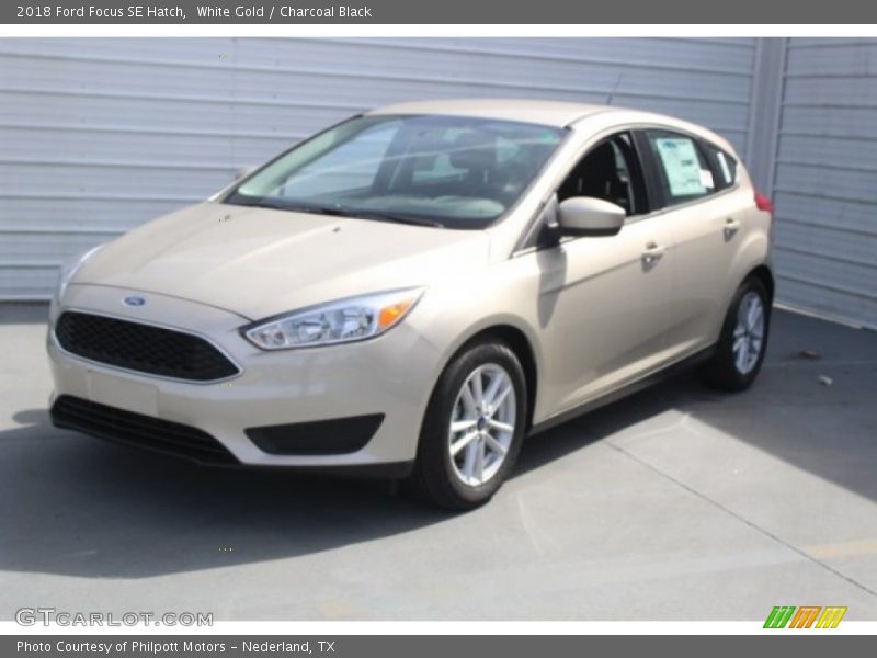White Gold / Charcoal Black 2018 Ford Focus SE Hatch