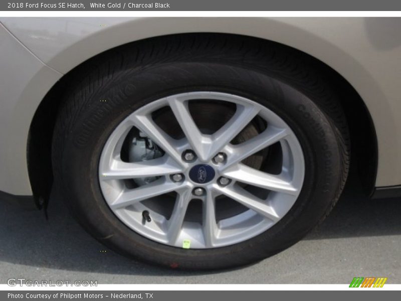 White Gold / Charcoal Black 2018 Ford Focus SE Hatch