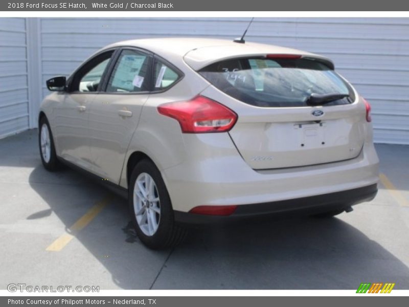 White Gold / Charcoal Black 2018 Ford Focus SE Hatch