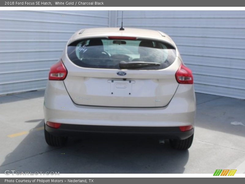 White Gold / Charcoal Black 2018 Ford Focus SE Hatch