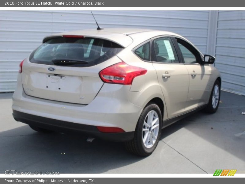 White Gold / Charcoal Black 2018 Ford Focus SE Hatch