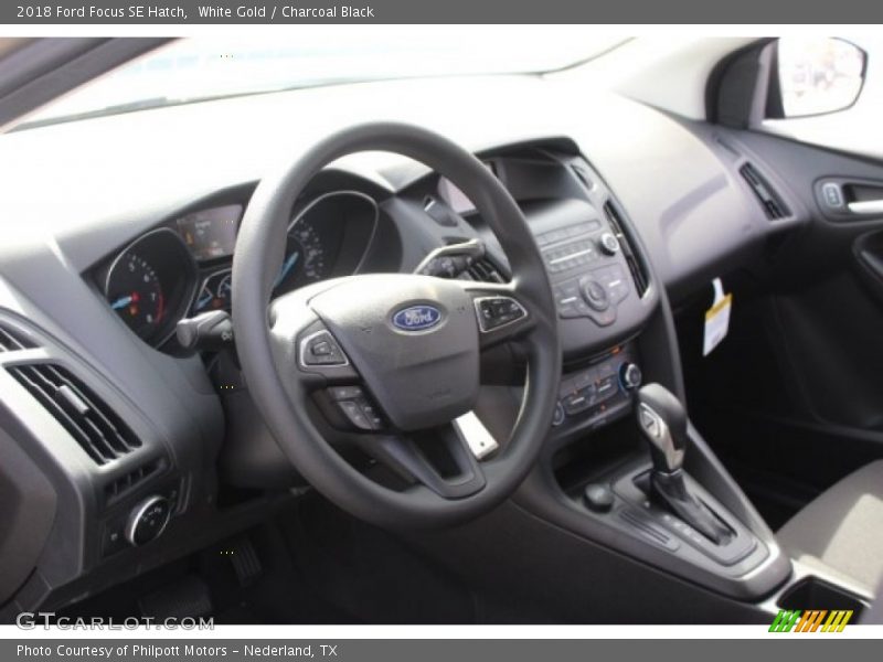 White Gold / Charcoal Black 2018 Ford Focus SE Hatch