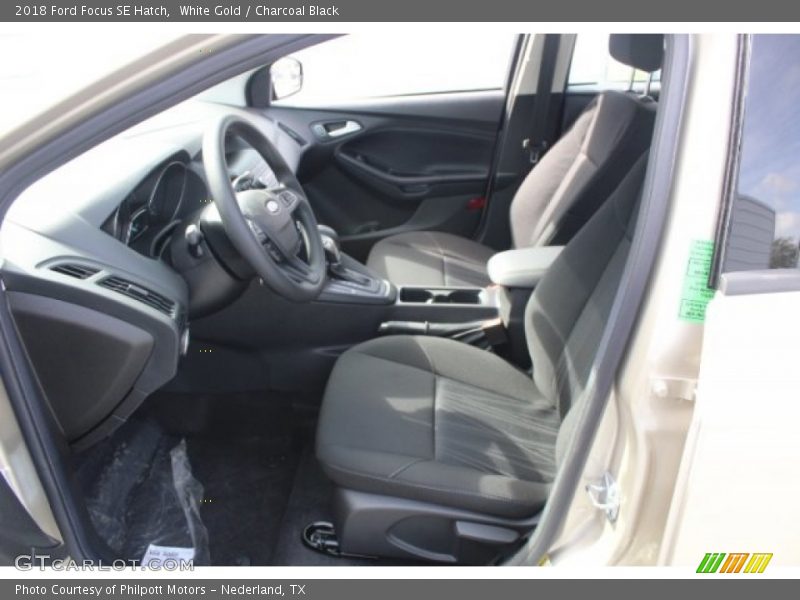 White Gold / Charcoal Black 2018 Ford Focus SE Hatch