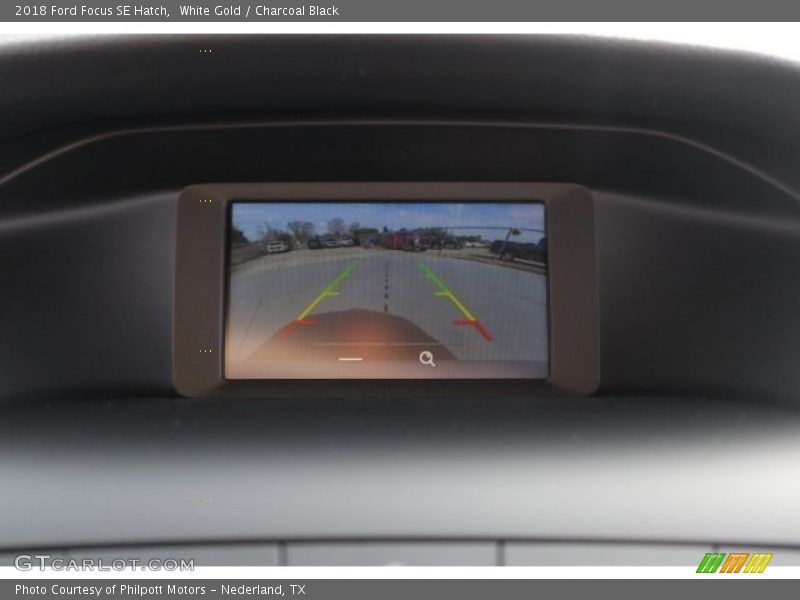 White Gold / Charcoal Black 2018 Ford Focus SE Hatch
