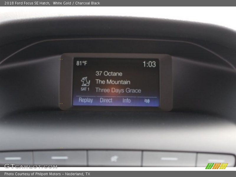 White Gold / Charcoal Black 2018 Ford Focus SE Hatch