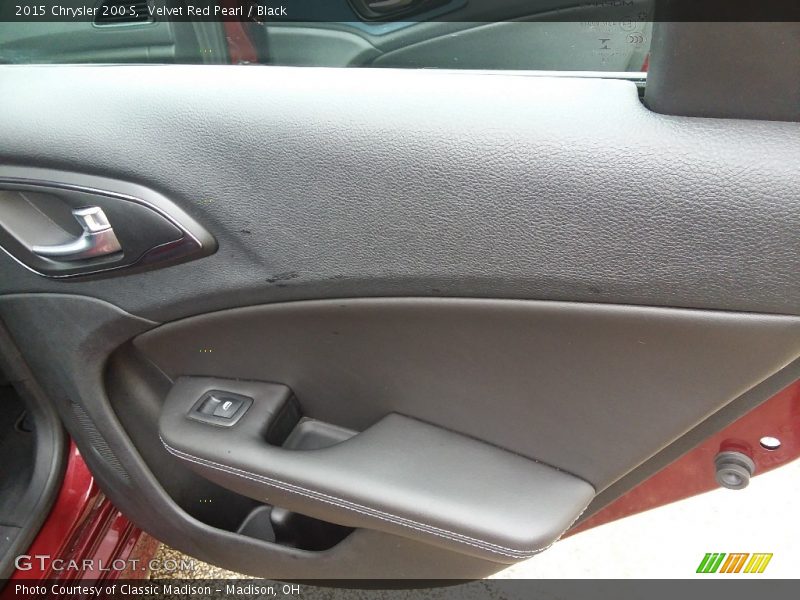 Velvet Red Pearl / Black 2015 Chrysler 200 S