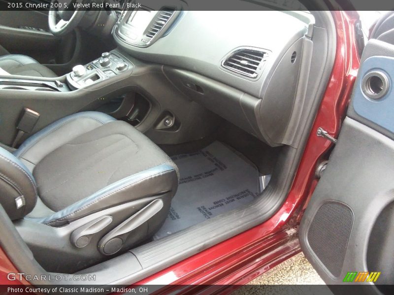 Velvet Red Pearl / Black 2015 Chrysler 200 S