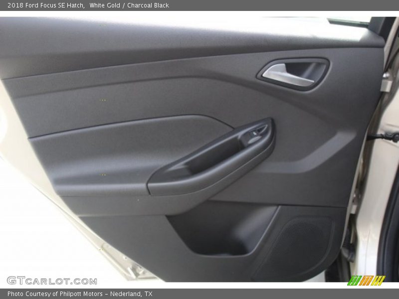 White Gold / Charcoal Black 2018 Ford Focus SE Hatch