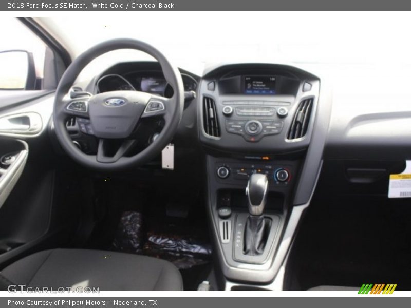 White Gold / Charcoal Black 2018 Ford Focus SE Hatch