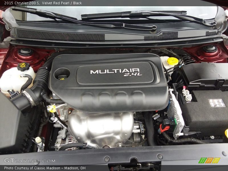 Velvet Red Pearl / Black 2015 Chrysler 200 S