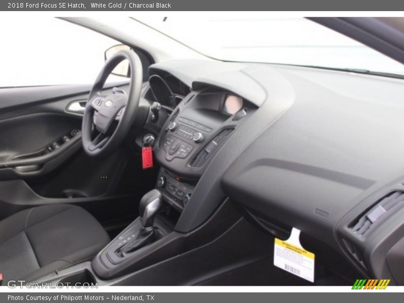 White Gold / Charcoal Black 2018 Ford Focus SE Hatch