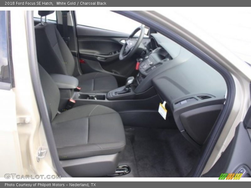 White Gold / Charcoal Black 2018 Ford Focus SE Hatch