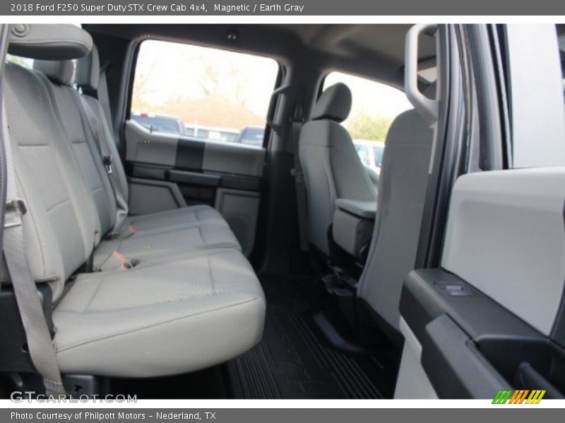 Magnetic / Earth Gray 2018 Ford F250 Super Duty STX Crew Cab 4x4