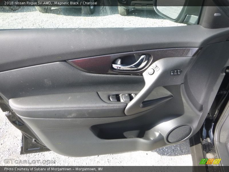 Magnetic Black / Charcoal 2018 Nissan Rogue SV AWD