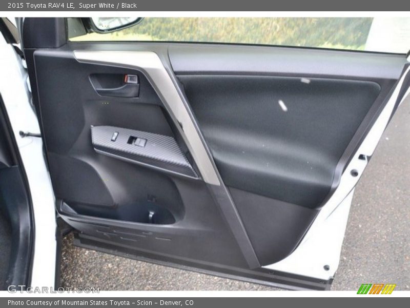 Super White / Black 2015 Toyota RAV4 LE