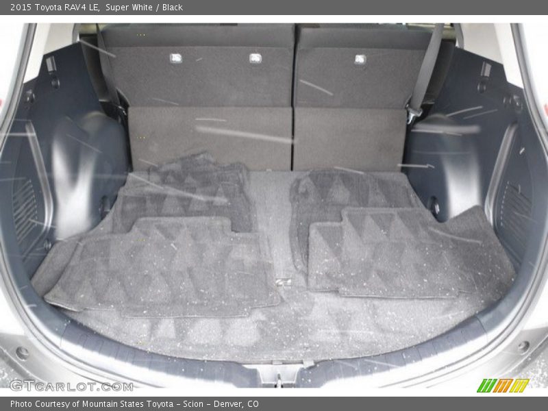Super White / Black 2015 Toyota RAV4 LE