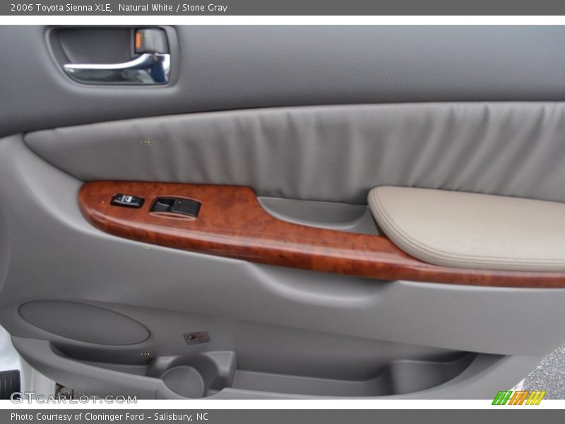 Natural White / Stone Gray 2006 Toyota Sienna XLE