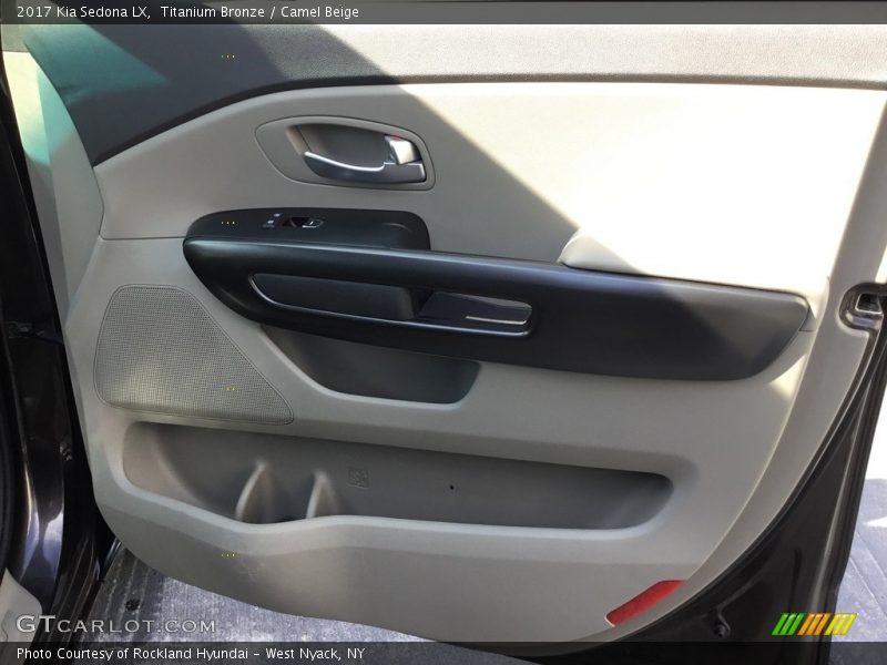 Titanium Bronze / Camel Beige 2017 Kia Sedona LX