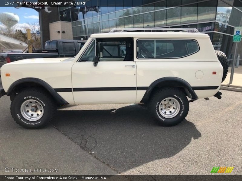 Cream White / Black 1977 International Scout