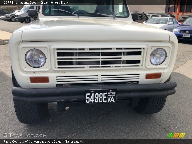 Cream White / Black 1977 International Scout