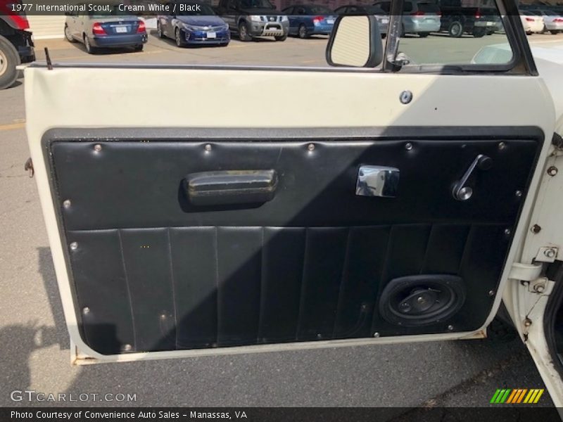 Cream White / Black 1977 International Scout