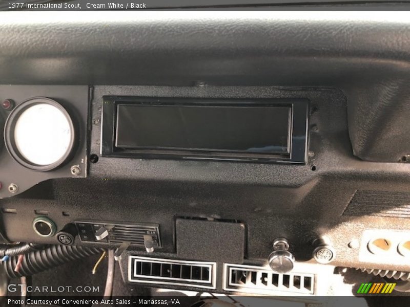 Cream White / Black 1977 International Scout
