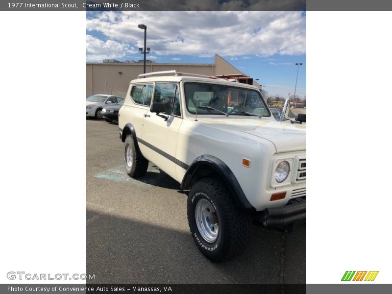 Cream White / Black 1977 International Scout