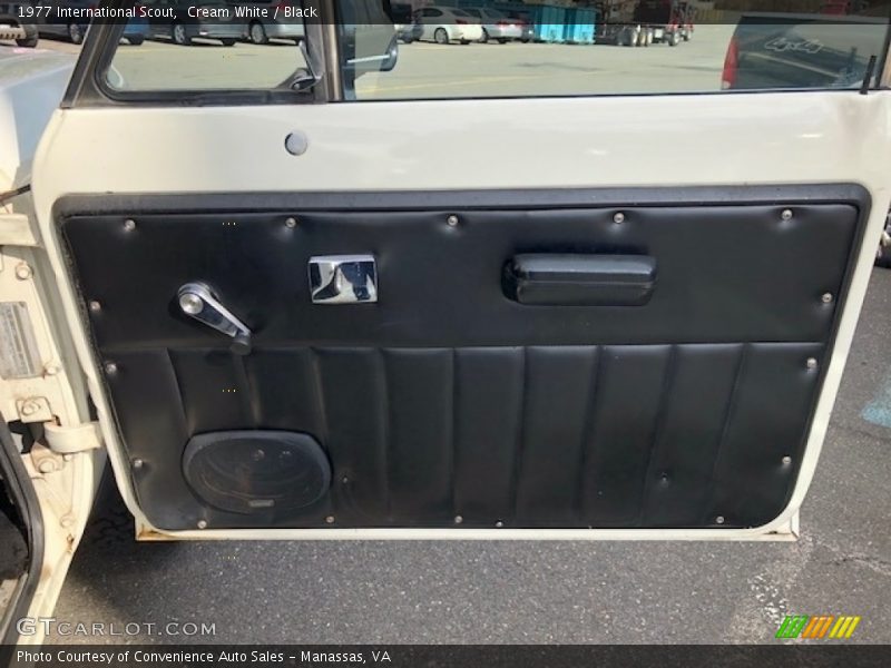 Cream White / Black 1977 International Scout