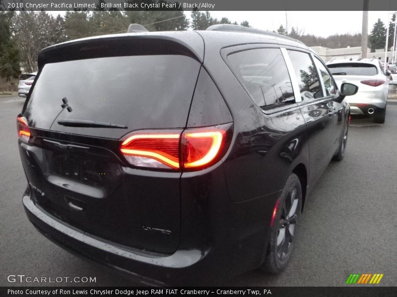 Brilliant Black Crystal Pearl / Black/Alloy 2018 Chrysler Pacifica Limited