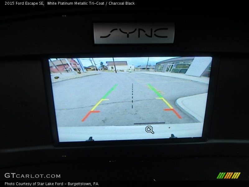White Platinum Metallic Tri-Coat / Charcoal Black 2015 Ford Escape SE