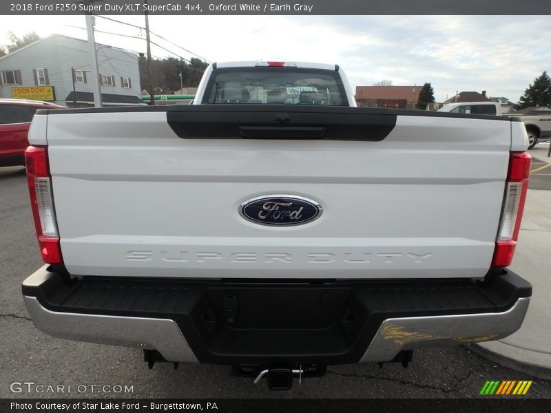 Oxford White / Earth Gray 2018 Ford F250 Super Duty XLT SuperCab 4x4