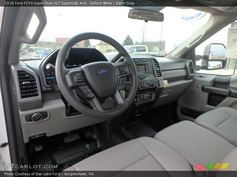 Oxford White / Earth Gray 2018 Ford F250 Super Duty XLT SuperCab 4x4