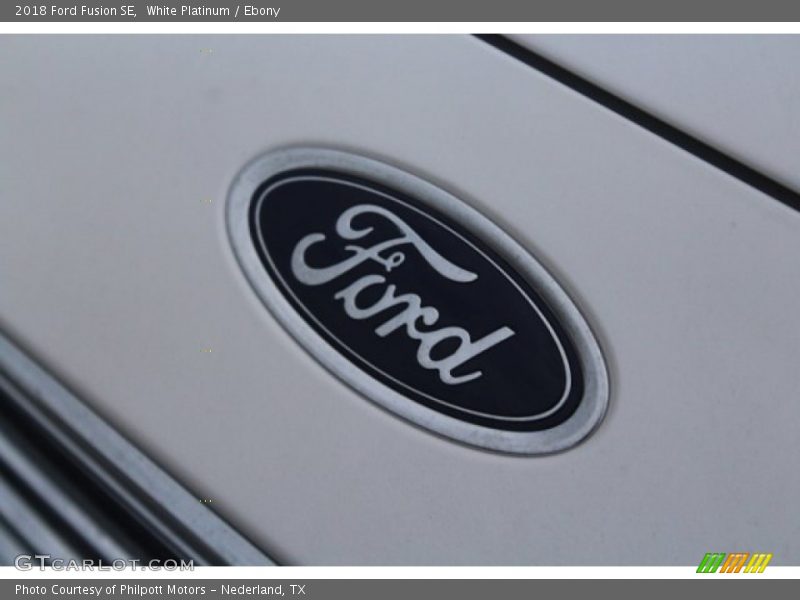 White Platinum / Ebony 2018 Ford Fusion SE
