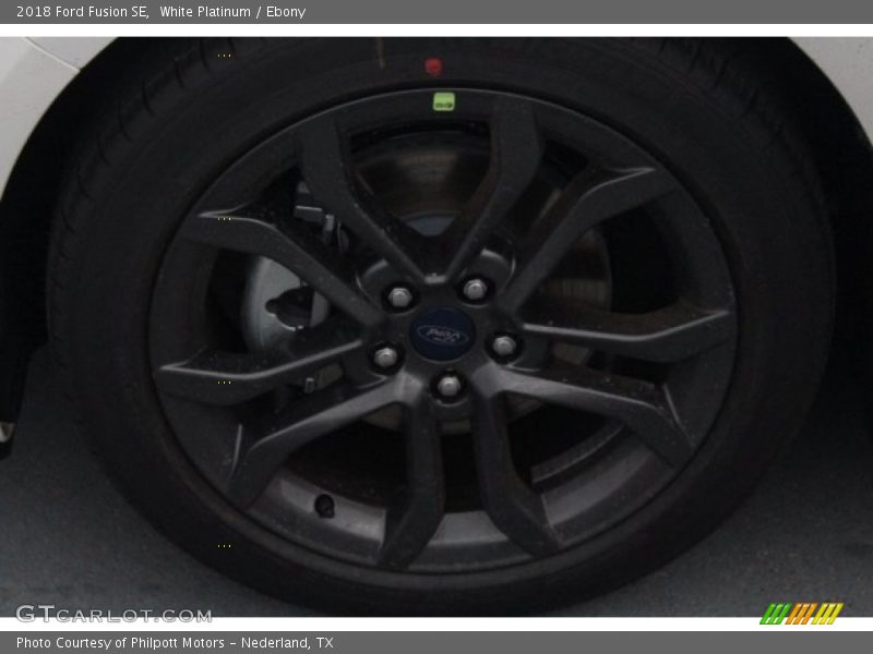 White Platinum / Ebony 2018 Ford Fusion SE