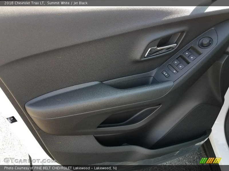 Summit White / Jet Black 2018 Chevrolet Trax LT